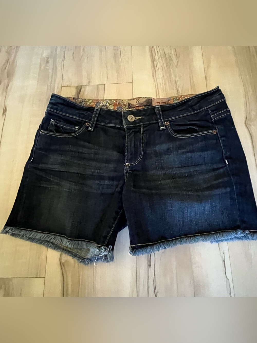 Paige Jimmy Jimmy Raw Edge Denim Shorts Size 25 (Fits 26)